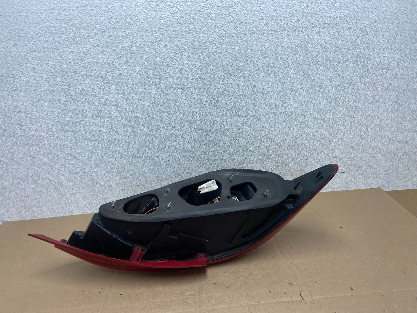 2013-2016 Hyundai Genesis Coupe Right Passenger RH Tail Light AE5987 DG4