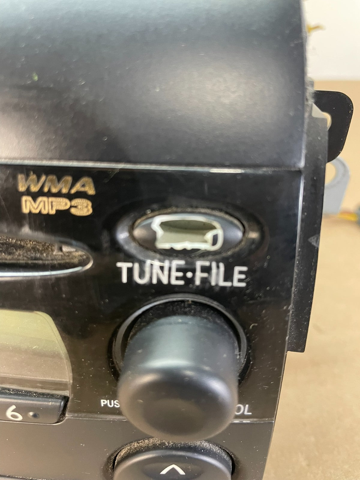 2006 to 2008 Toyota Sienna AM FM CD WMA Mp3 Radio Receiver AI0537 DG4