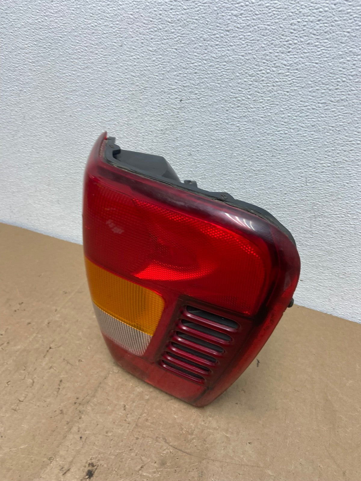 1999-2004 Jeep Grand Cherokee WJ Right Passenger Rh Tail Light AC5956 LK1