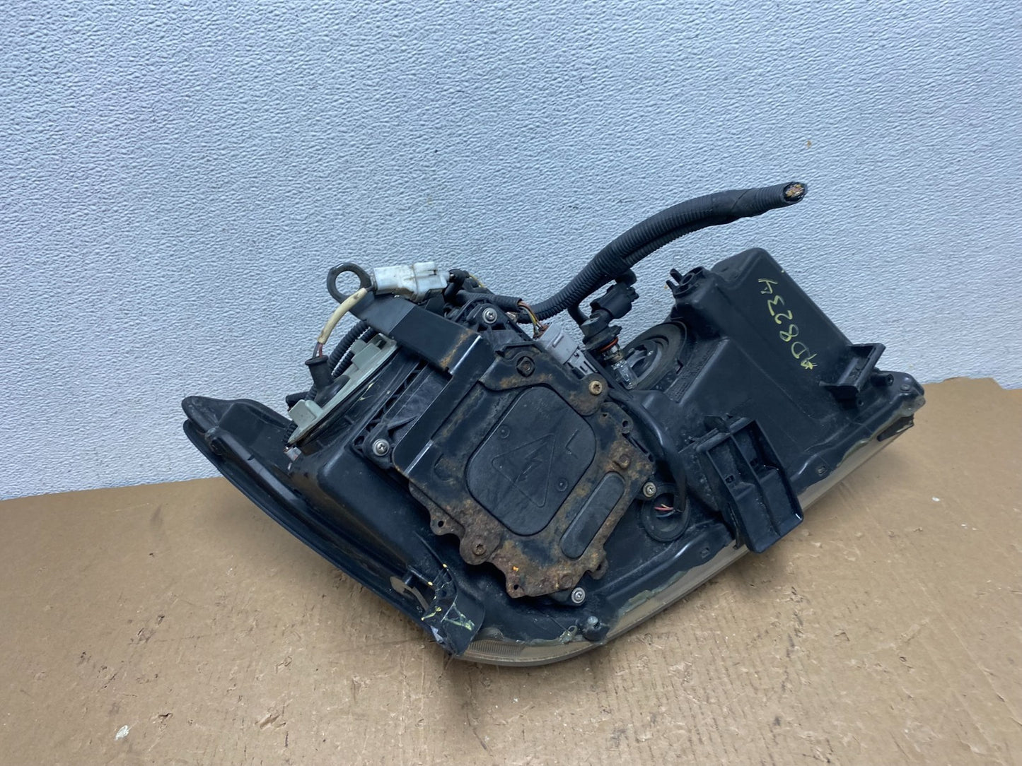 2004 to 2009 Lexus RX330 RX350 Xenon Left Driver Side Headlight AD8234 DW6