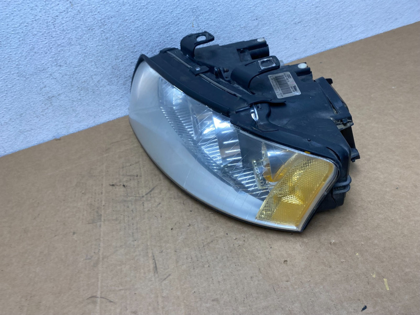 2002-2005 Audi A4 Sedan Left Driver Lh Side Halogen Headlight AD5488 DW1