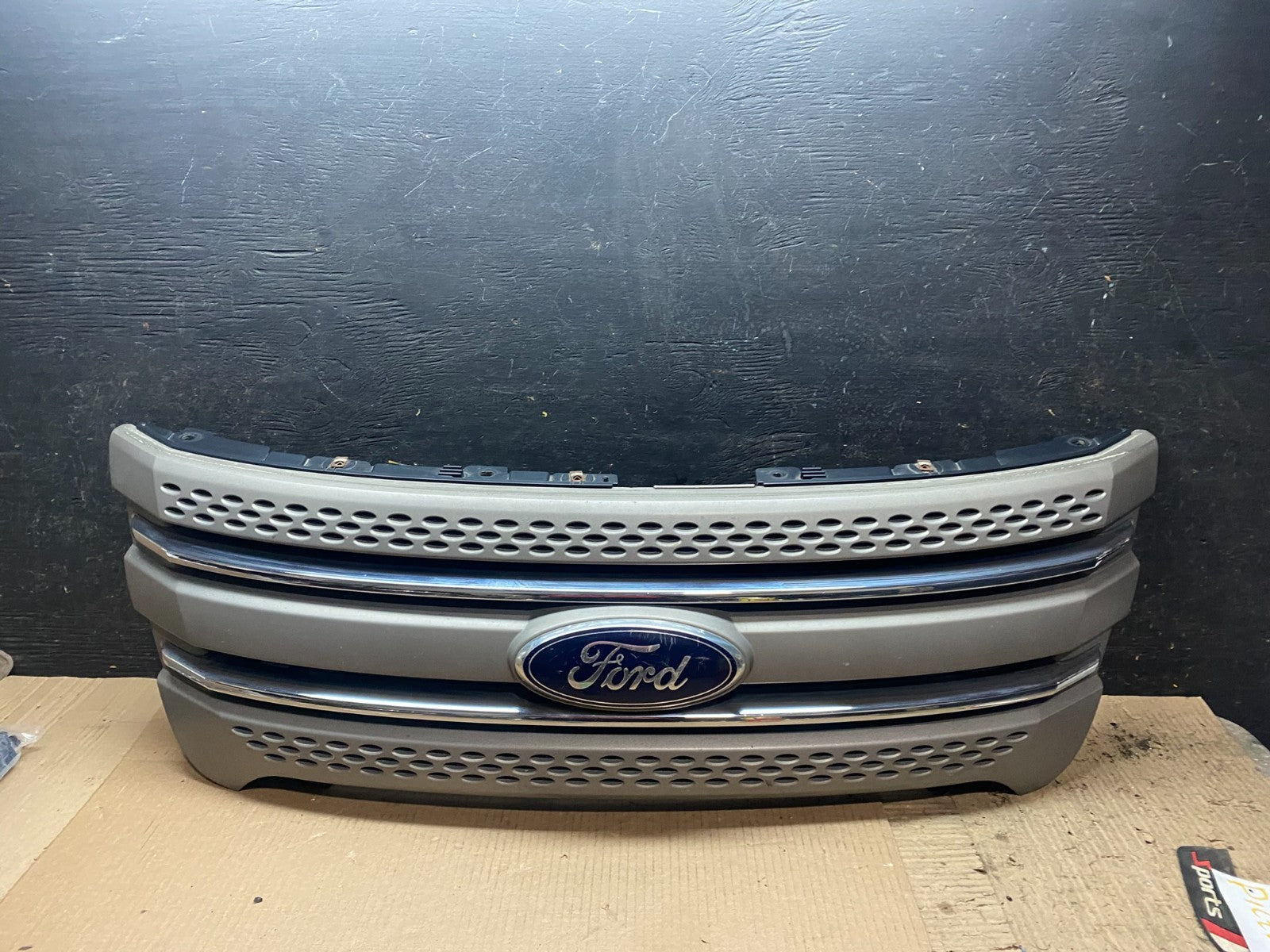 2011 to 2015 Ford Explorer Upper Front Grill Grille Oem W5954 DG0