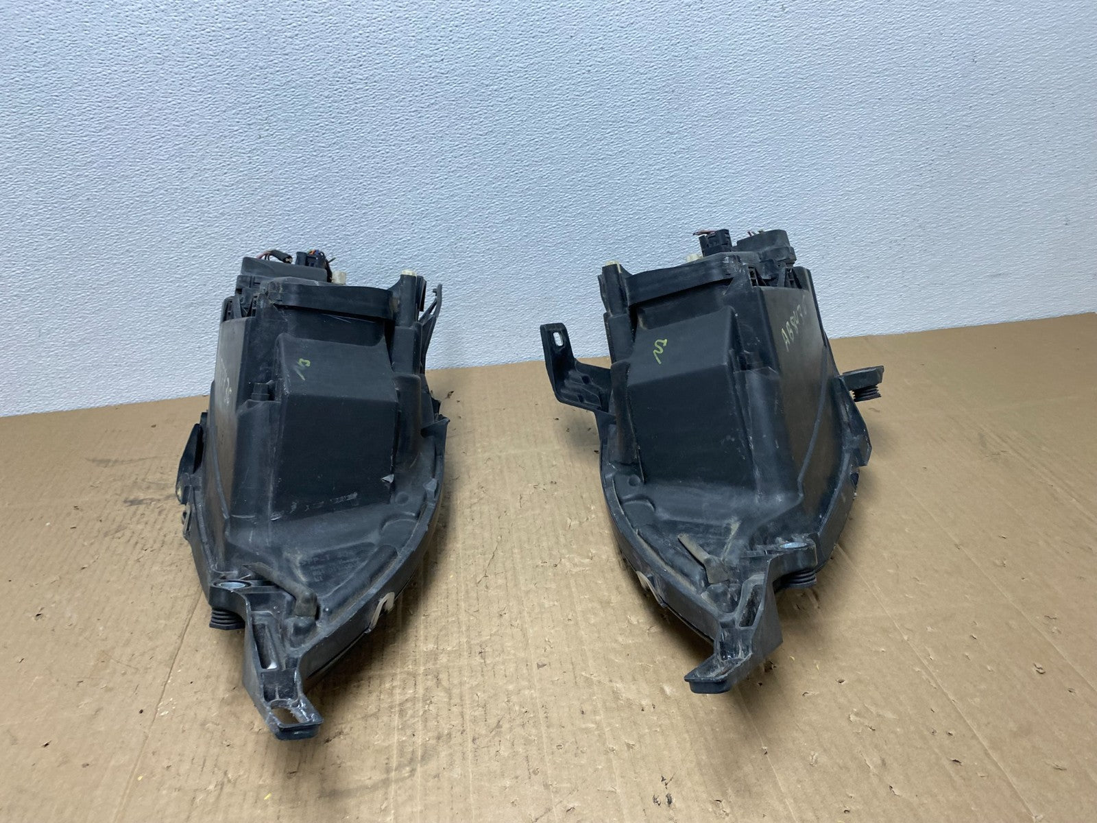 1998 to 2001 Mercedes ML320 ML-Class Left+Right Xenon Black Headlights AB8436 DG12