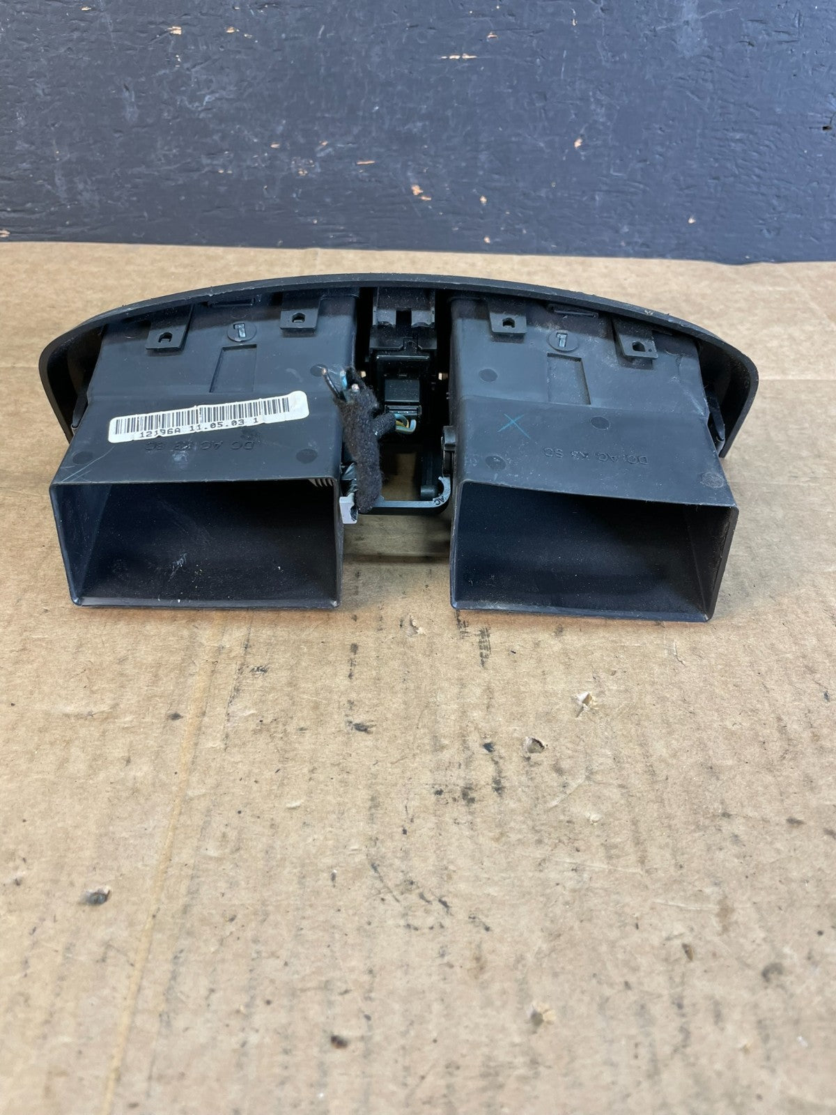 2004 to 2009 Cadillac SRX Front Center Dash A/C Air Vent AC5218 DG4