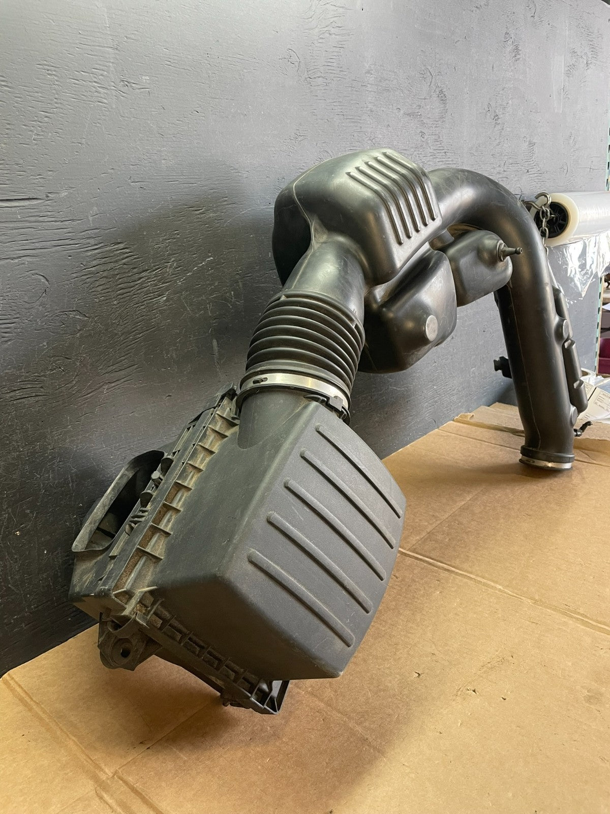 2011 - 2013 Dodge Durango 3.6L Resonator Air Intake Tube AE0892 DG2
