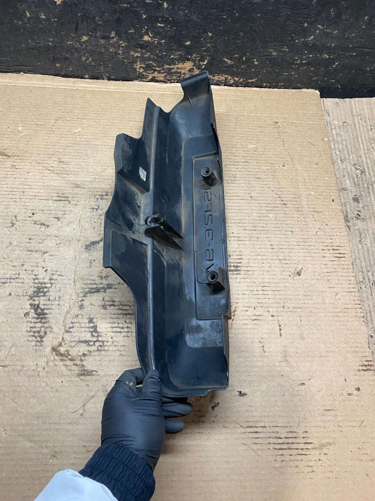 2008 to 2008 Audi  A6 3.2L Engine Motor Cover OEM v9363 DG7
