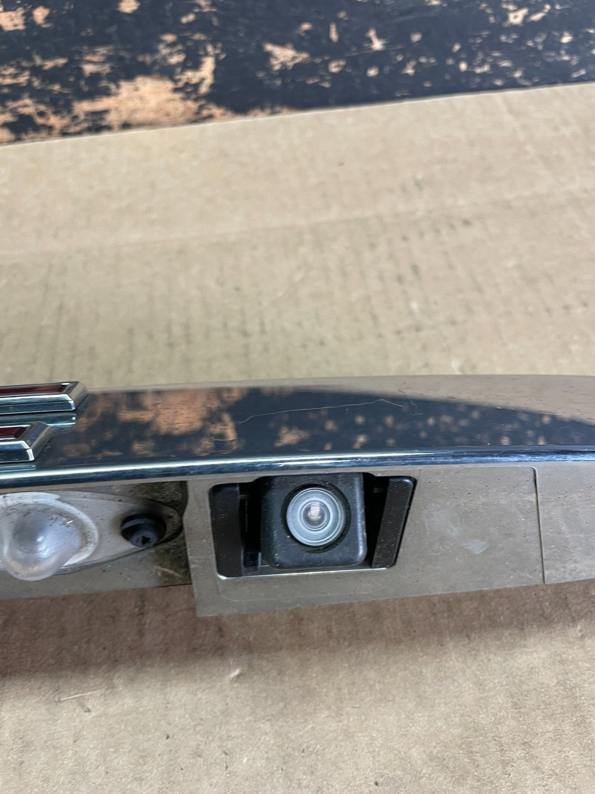2007-2012 GMC Acadia Chrome Tailgate Rear Finish Molding Back W/Camera AA8954 DG6