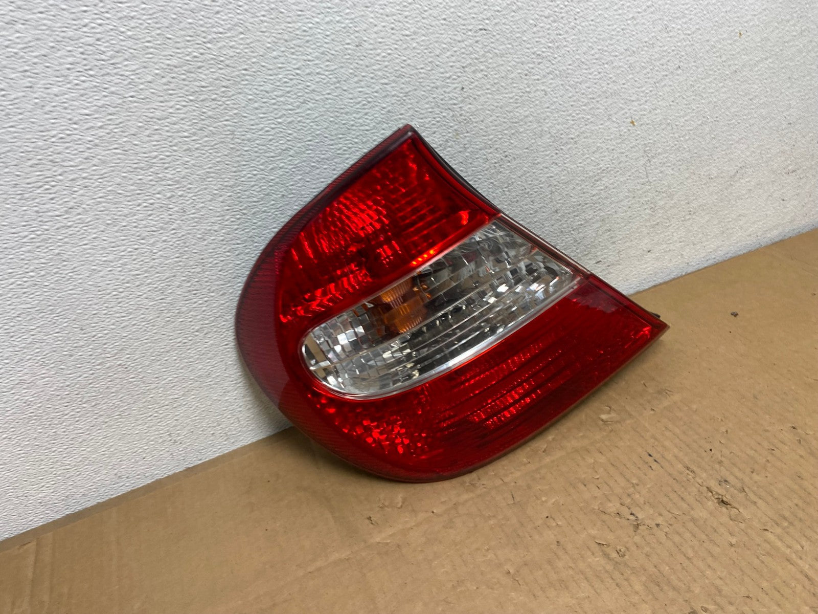 2002 2003 2004 Toyota Camry Left Driver LH Side Tail Light AD0939 LK2