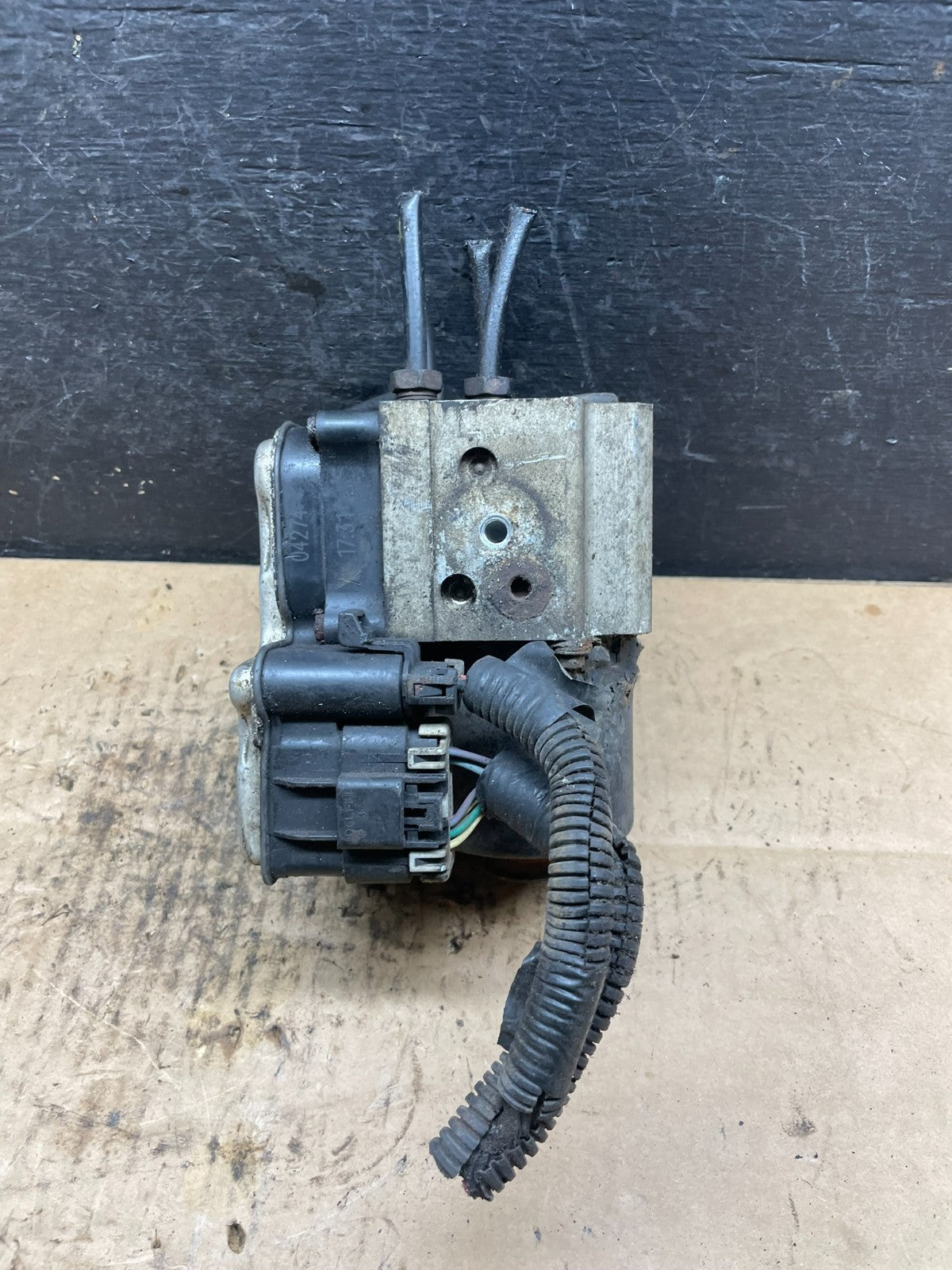 2004-07 Chevrolet Express ABS Pump Control OEM 13567136 Module R4375 DG1