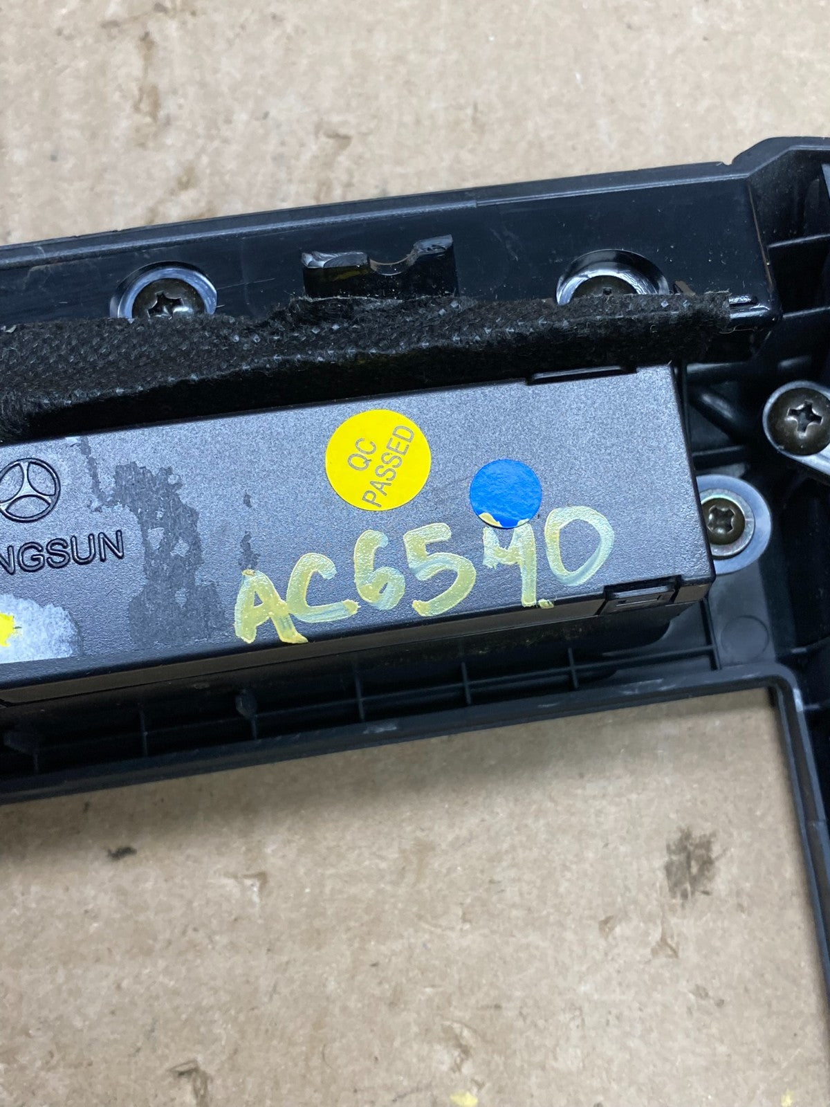 2007 to 2009 Hyundai Santa Fe Center Dashboard Radio Bezel Trim AC6540 DG6