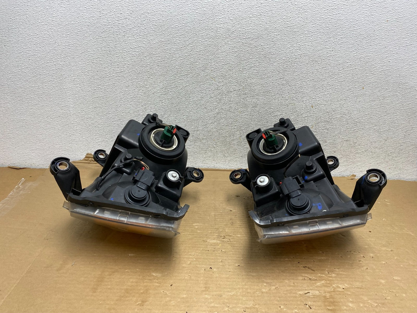 2008 to 2010 Dodge Caravan Left+Right Set Side Halogen Headlights AG9238 DW10