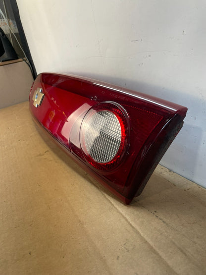 2003 2004 2005 Chevrolet Cavalier Rear Trunk LID Center Tail Light AG0937 DG1