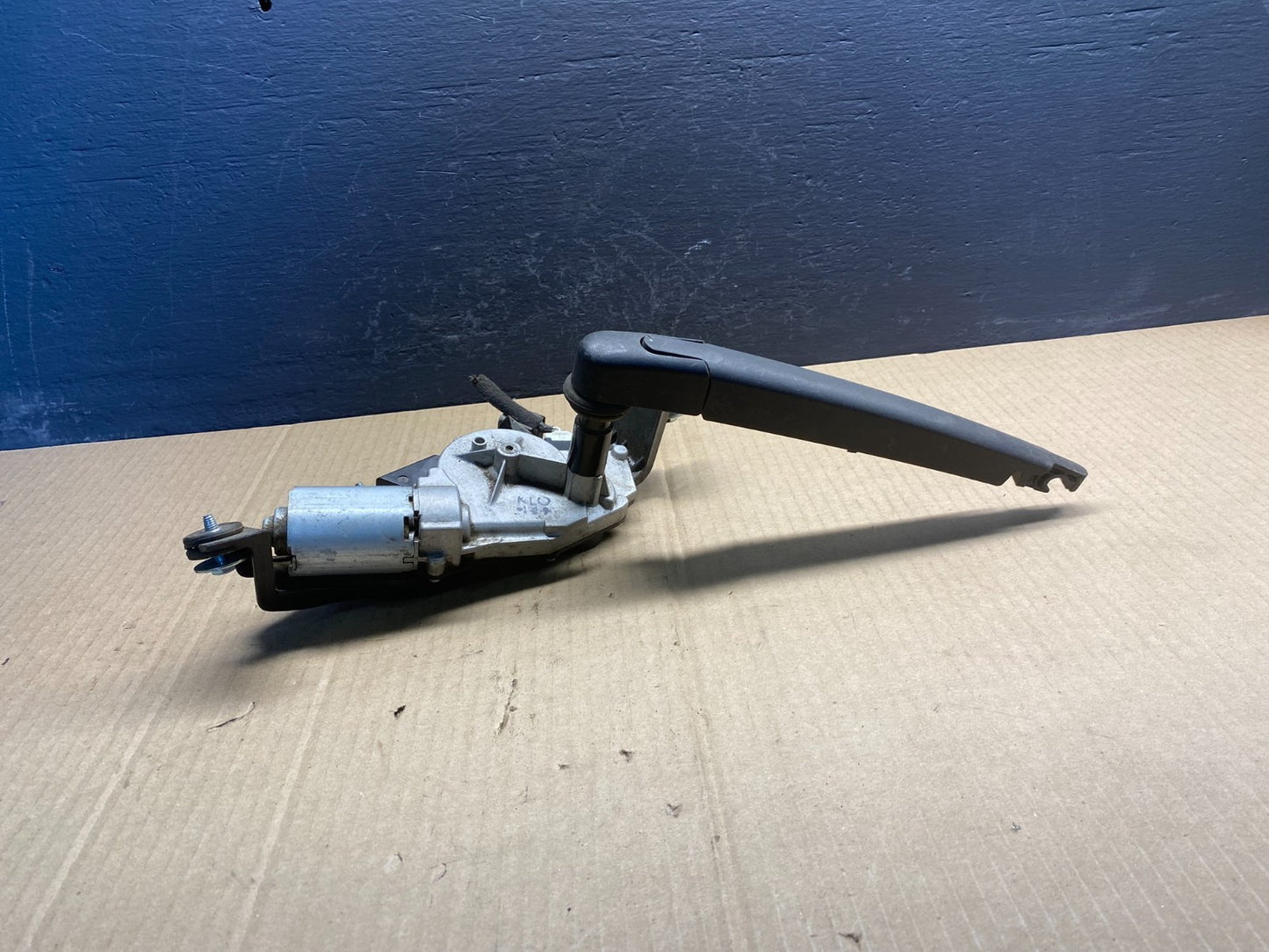 2016 - 2018 Kia Sorento Rear Glass Windshield Wiper Motor AC0869 DG3