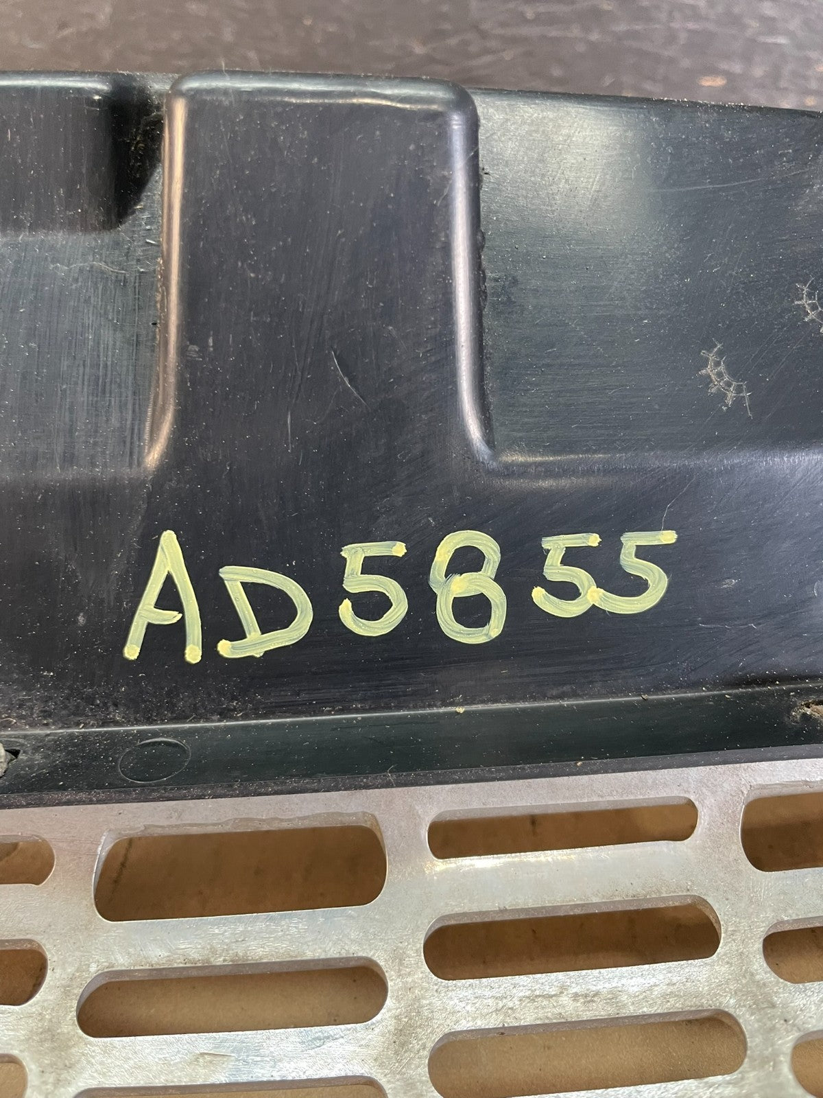 2007 to 2014 GMC Yukon Denali Front Upper Grille Grill AD58555