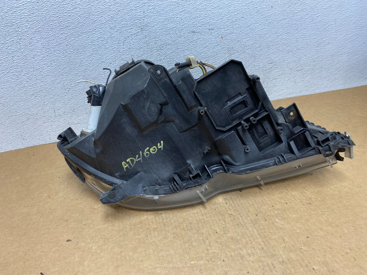 2004 2005 2006 BMW 3 E46 Coupe Left Driver LH Halogen Headlight AD4604 DW8