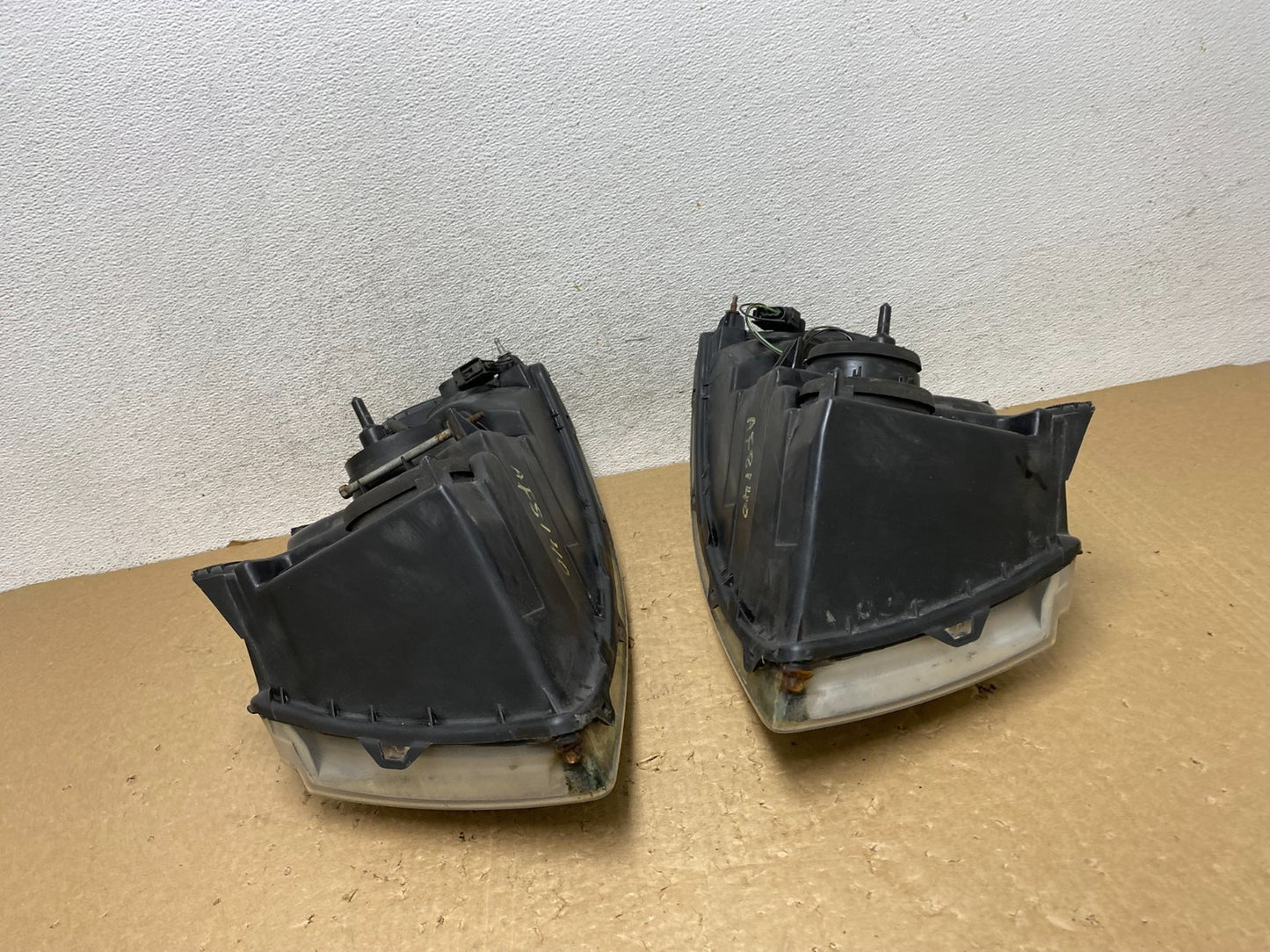 2003 - 2006 Ford Expedition Left+Right Side Headlights Halogen AF8140 DW12