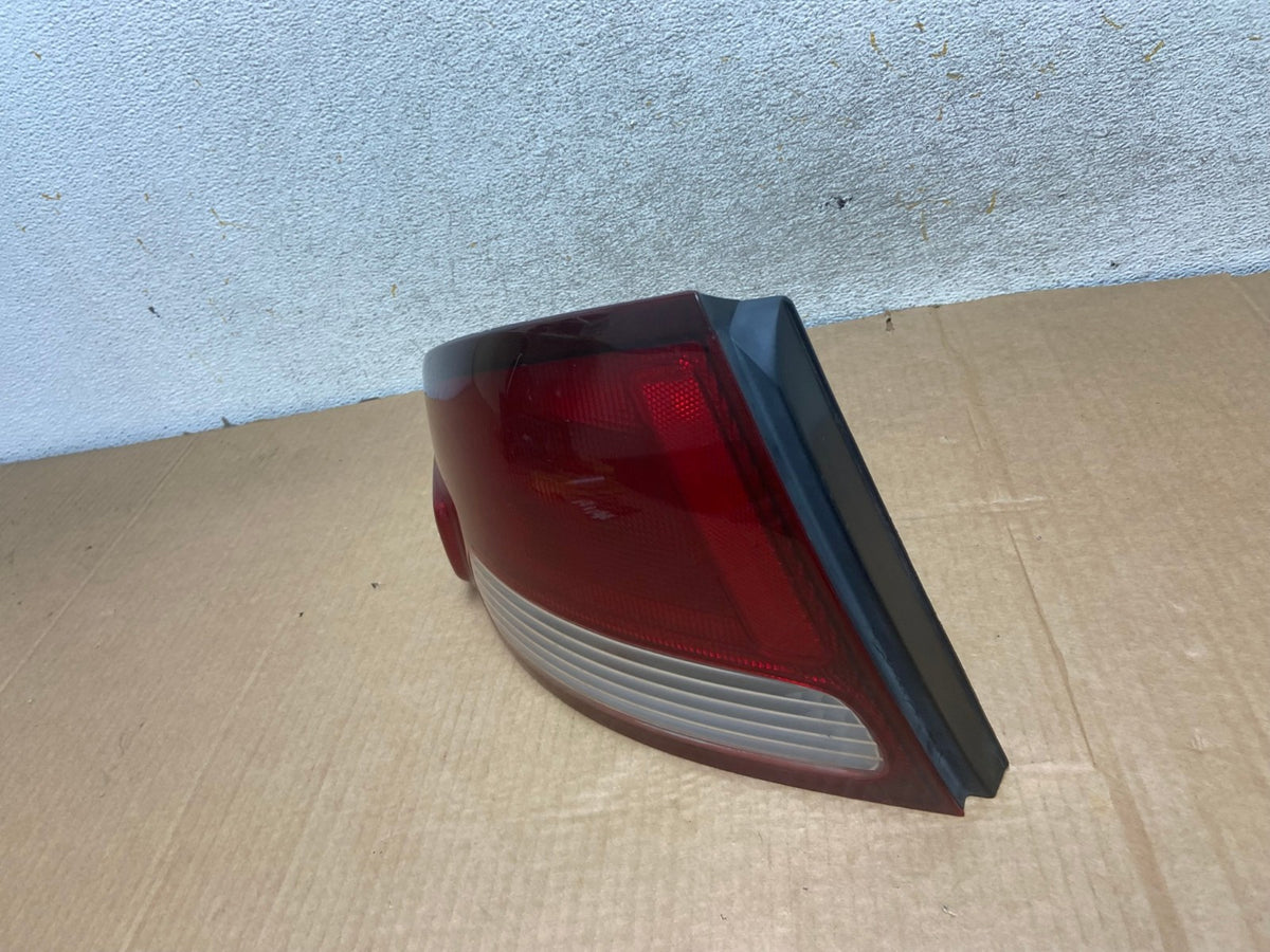 2000 2001 2002 2003 Nissan Sentra Left Driver Side Tail Light AI6822 LK1