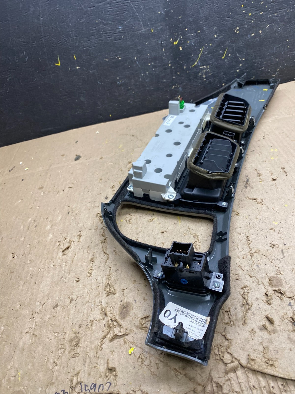 2005 to 2010 Honda Odyssey  Radio Climate Control Dash Trim Bezel U5631 DG4
