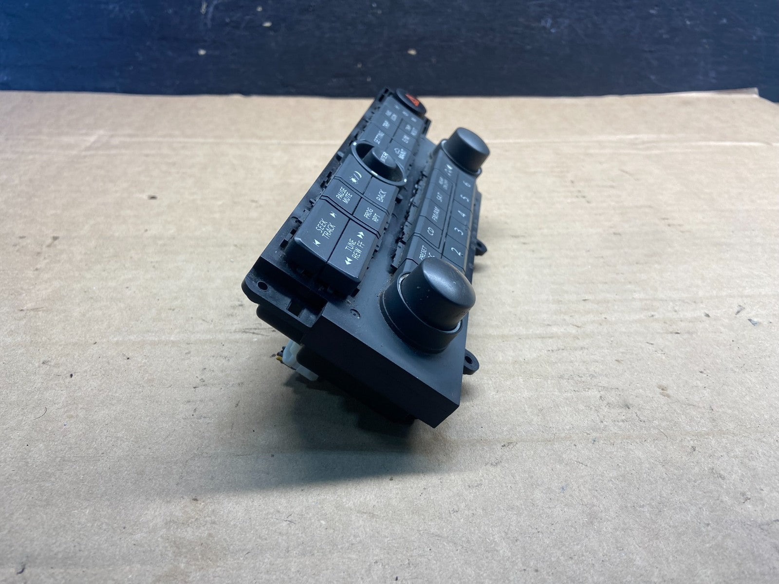 2004-2006 Nissan Quest, Audio Equipment Radio Control Panel 28098-5Z016 AE24851