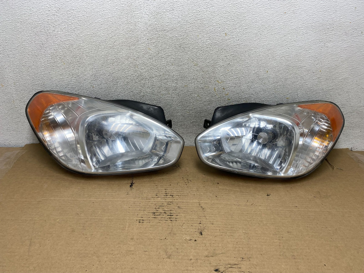 2006 to 2011 Hyundai Accent Sedan Left+Right Halogen Headlights AH4043 DW0