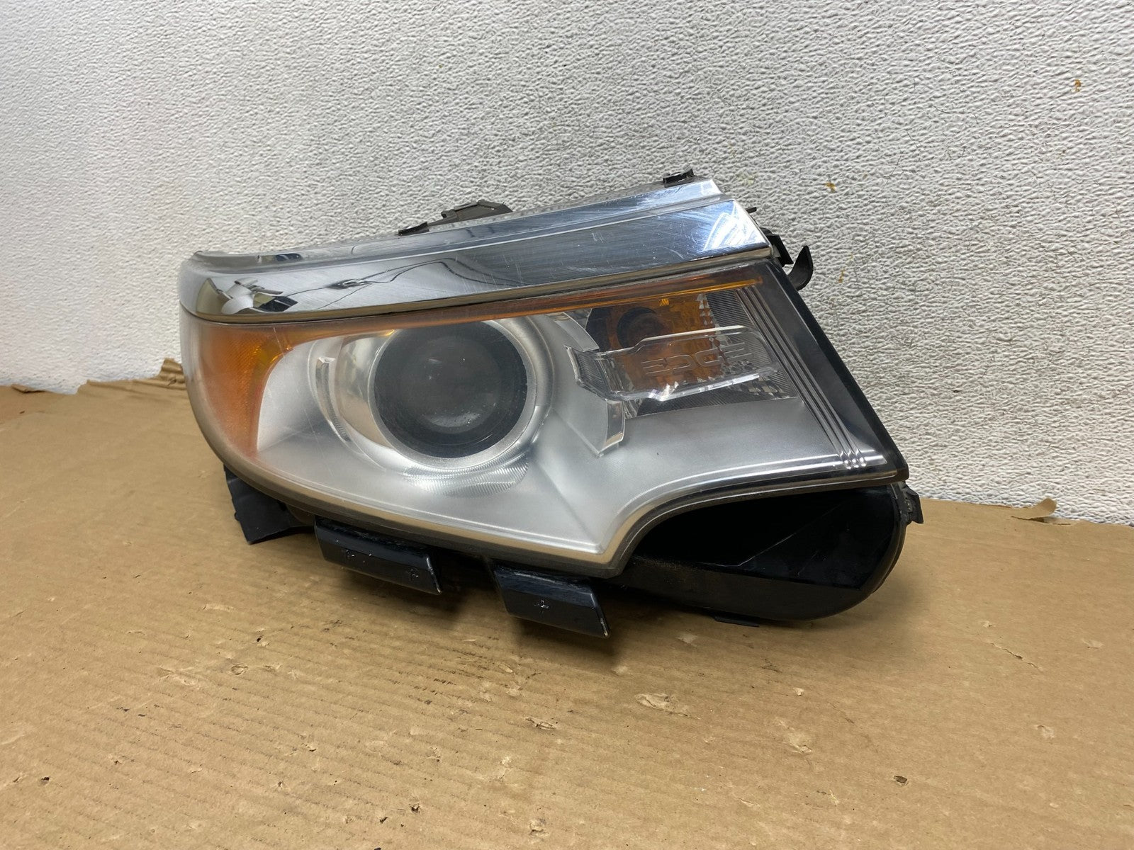 2011 to 2014 Ford Edge Front Right Passenger Headlight Halogen AG9226 DW2