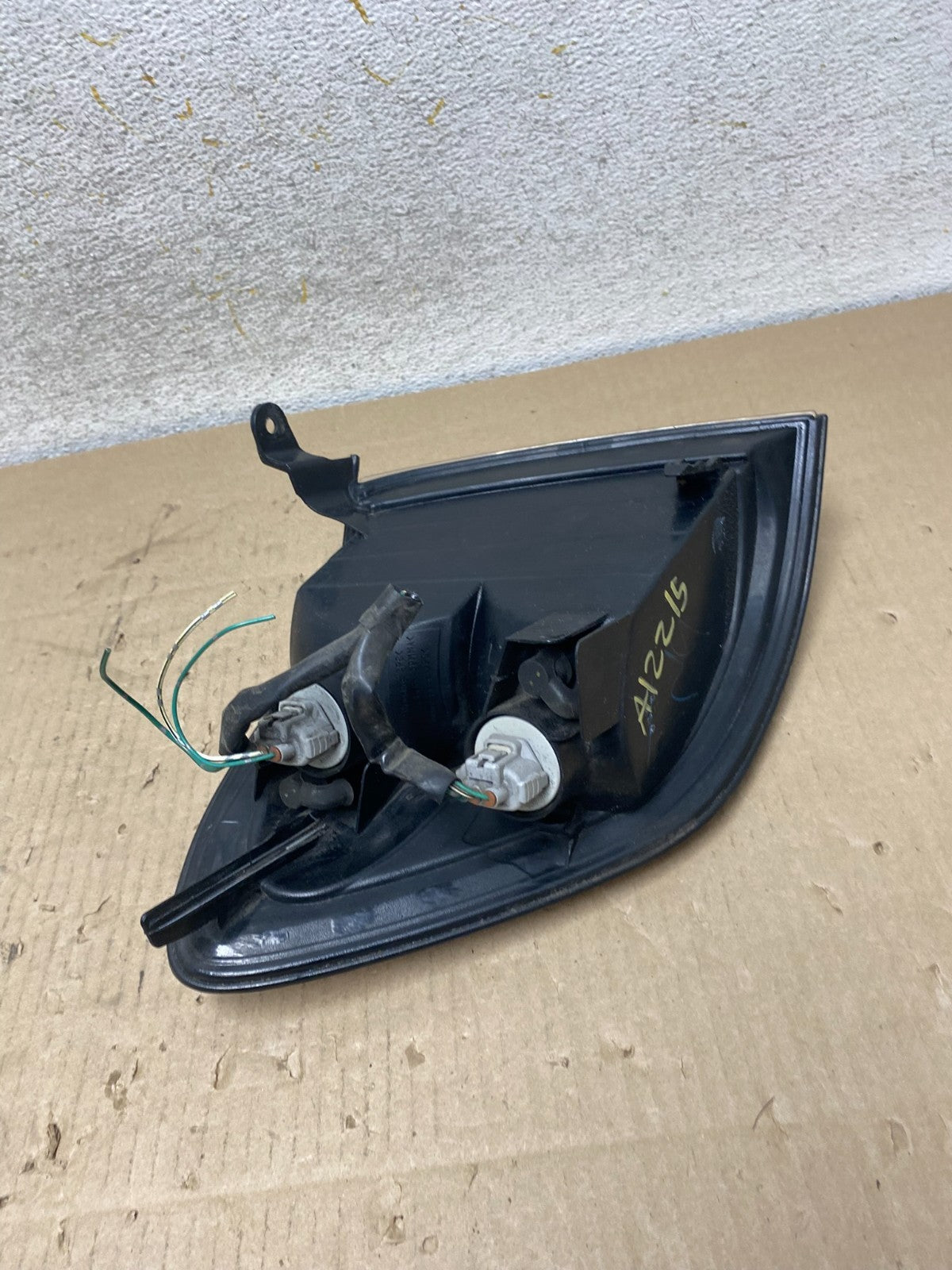 2001 - 2004 Toyota Sequoia Left Driver LH Side Parking Turn Signal AI2215 DW7