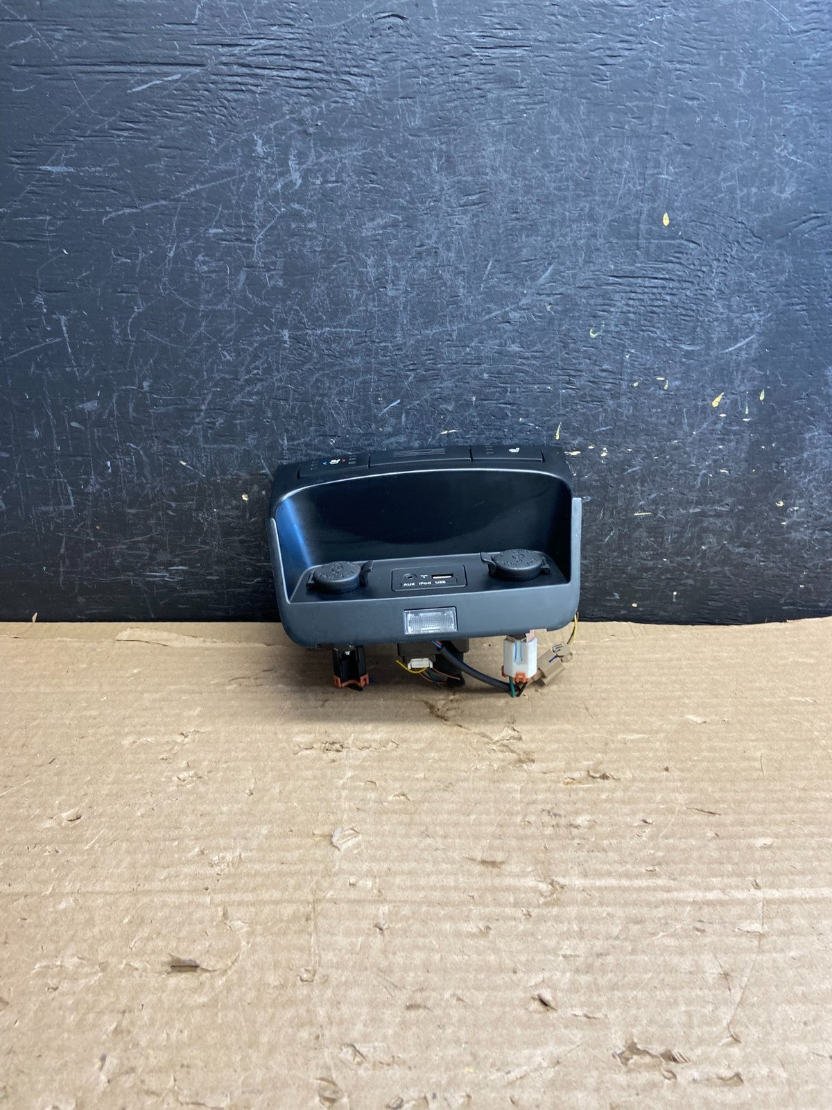 2011-2013 Kia Sorento Center Seat Heater Switches Aux USB Power Outlet AF2694 DG0