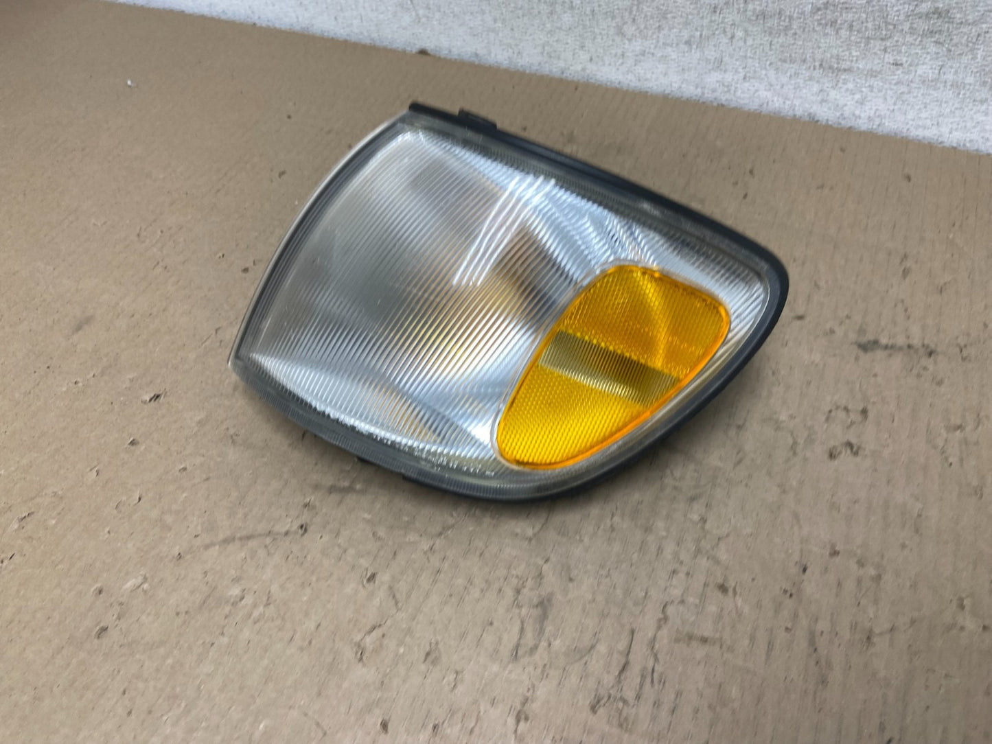 1998 to 2000 Toyota Sienna Left Driver Side Turn Signal Marker Lamp AG6555 DW1