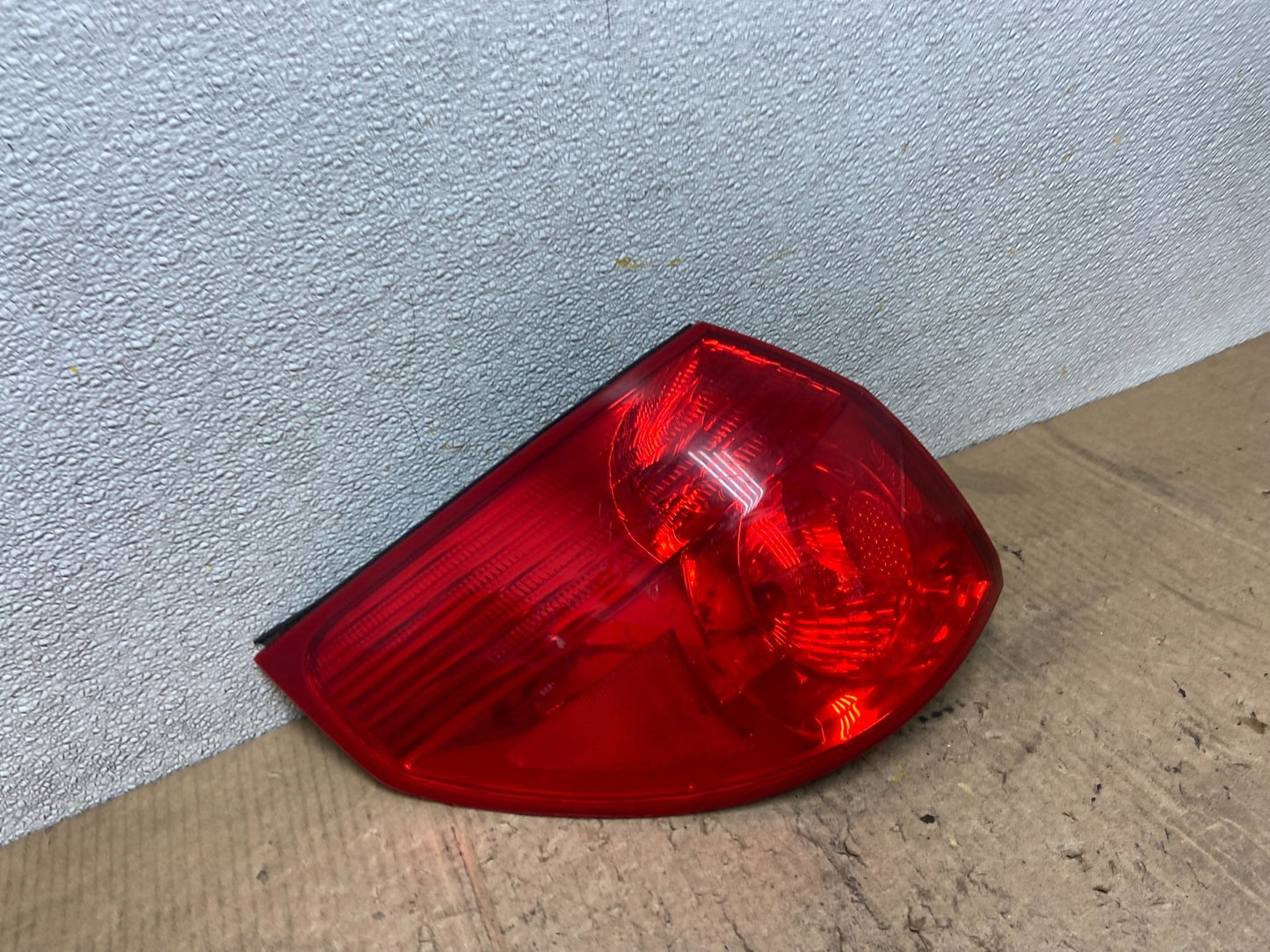 2006 to 2010 Toyota Sienna Left Driver LH Side Tail Light AA8292 LK2