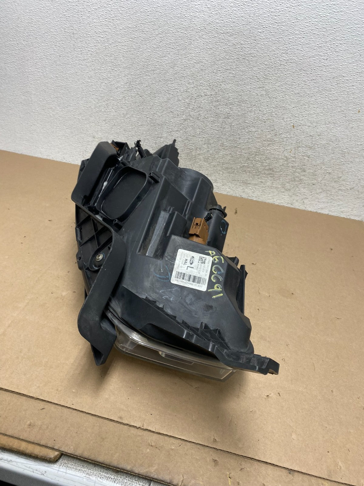 2013 to 2019 Ford Taurus Left Driver LH Side Headlight Halogen AG6691 DW5