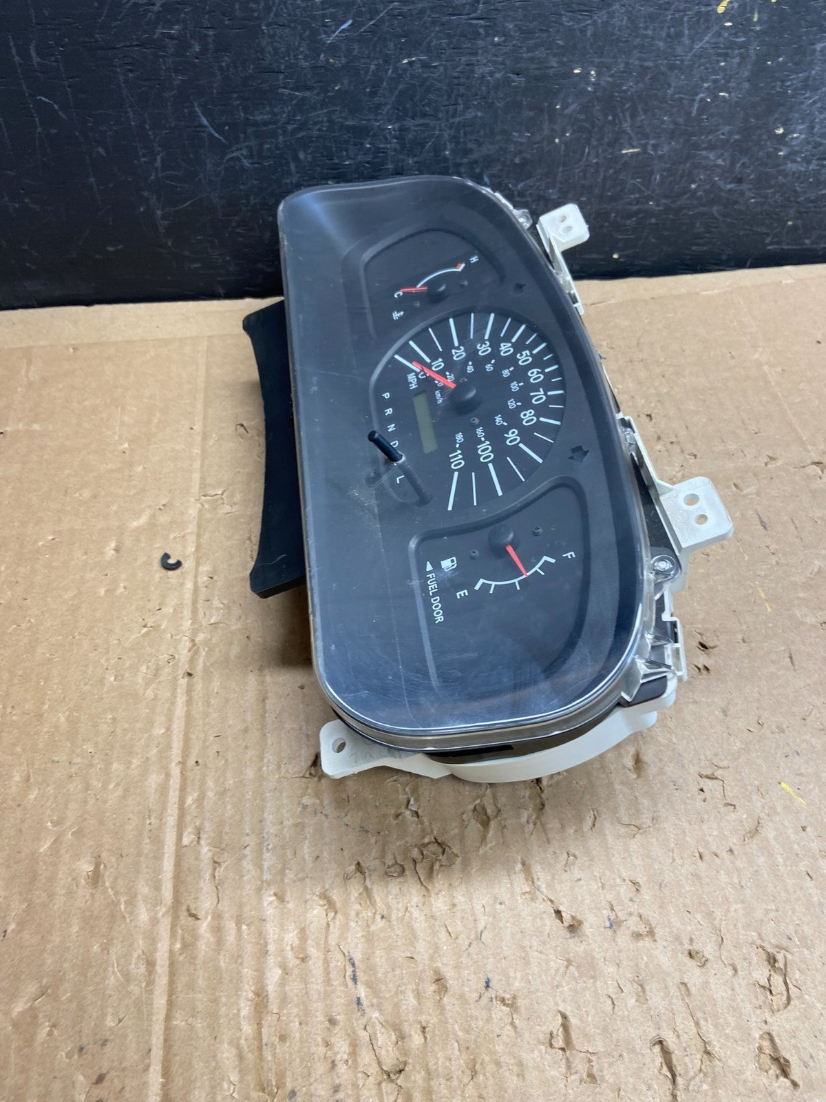 1998 1999 2000 Toyota Sienna Speedometer Cluster Gauge ad6910 DG2