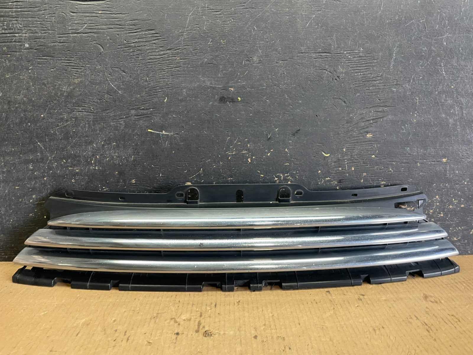 2007 to 2011 Mini Cooper Clubman Front Bumper Center Grille Grill AA5950  DG0
