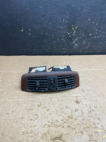 2004 to 2009 Cadillac SRX Front Center Dash A/C Air Vent W3084 DG0