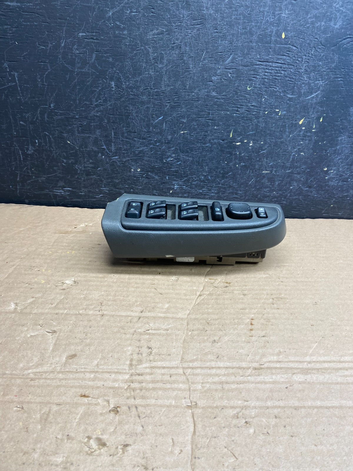 2003 to 2006 Suburban Tahoe Yukon Front Left Driver Window Switch AF2015 DG2
