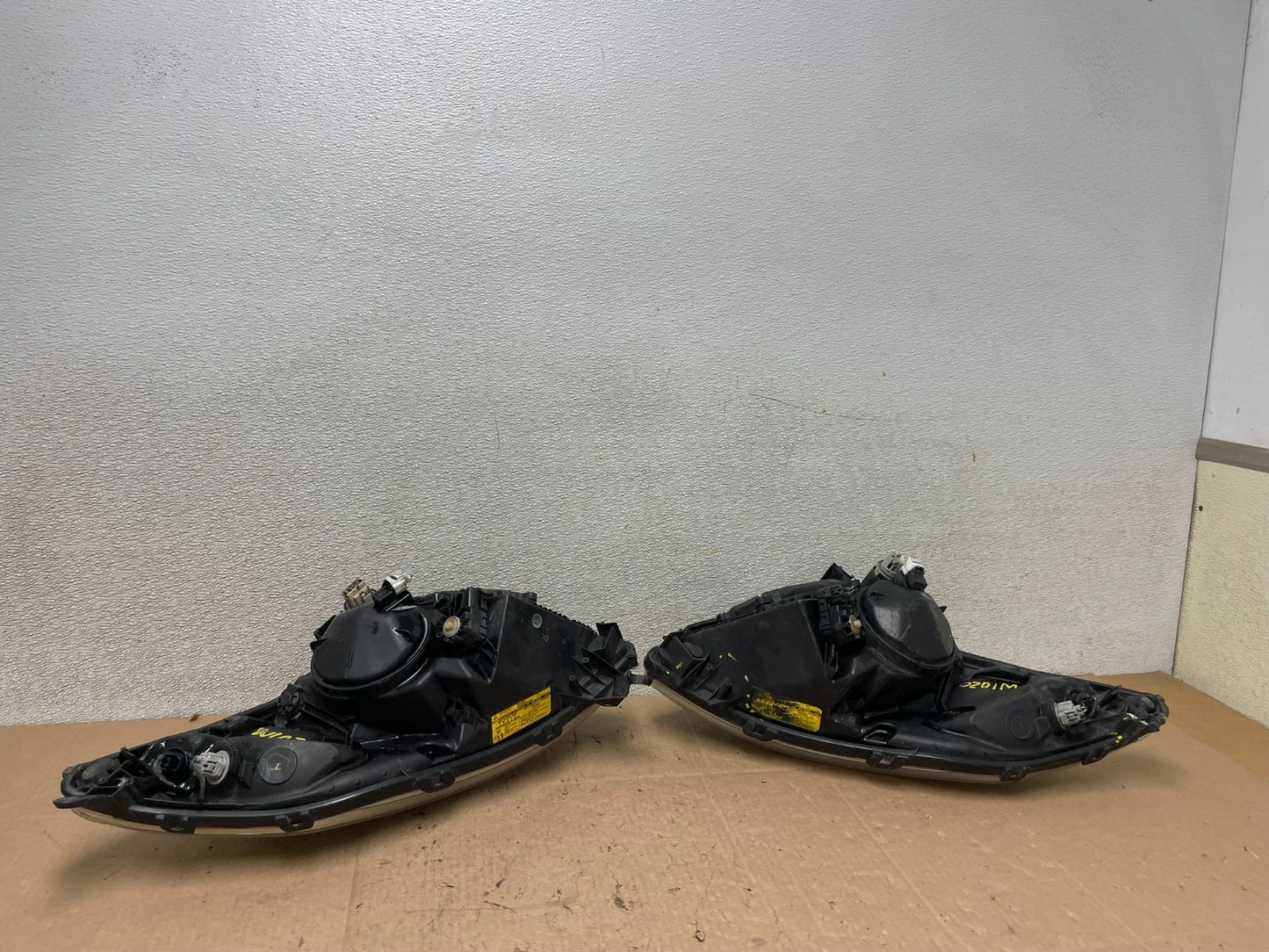 2004-2005 Toyota Prius Left+Right Side Xenon Headlights W1020 DW17