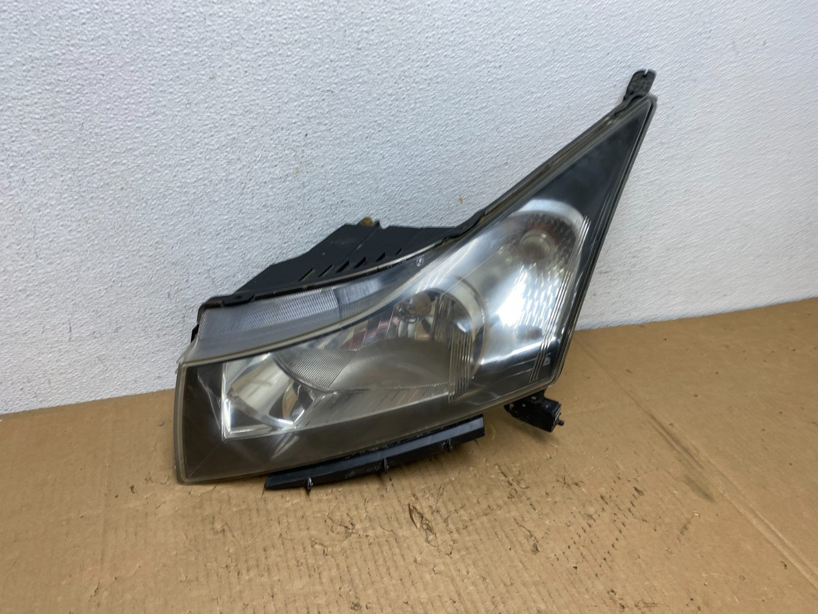 2011 to 2015 Chevrolet Cruze Halogen Left Driver LH Side Headlight AD1081 DW2