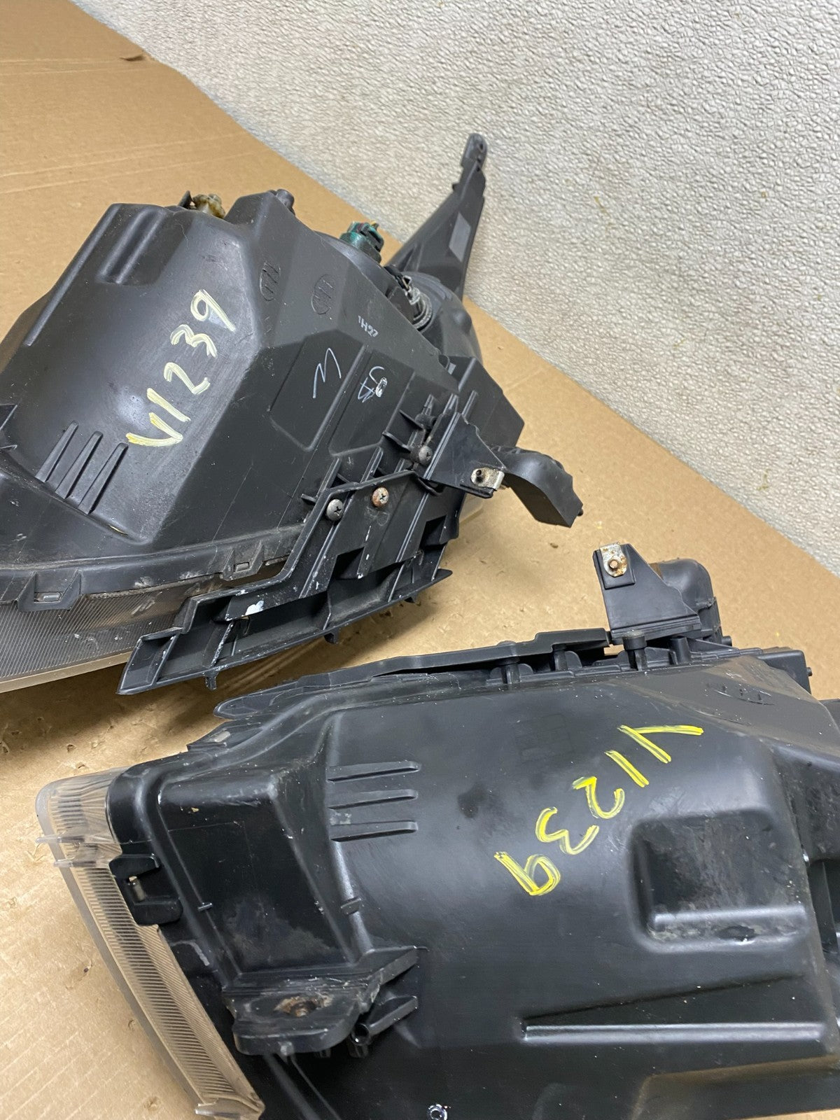 2011 to 2015 Chevrolet Cruze Halogen Left+Right Set Headlights V1239 DW14