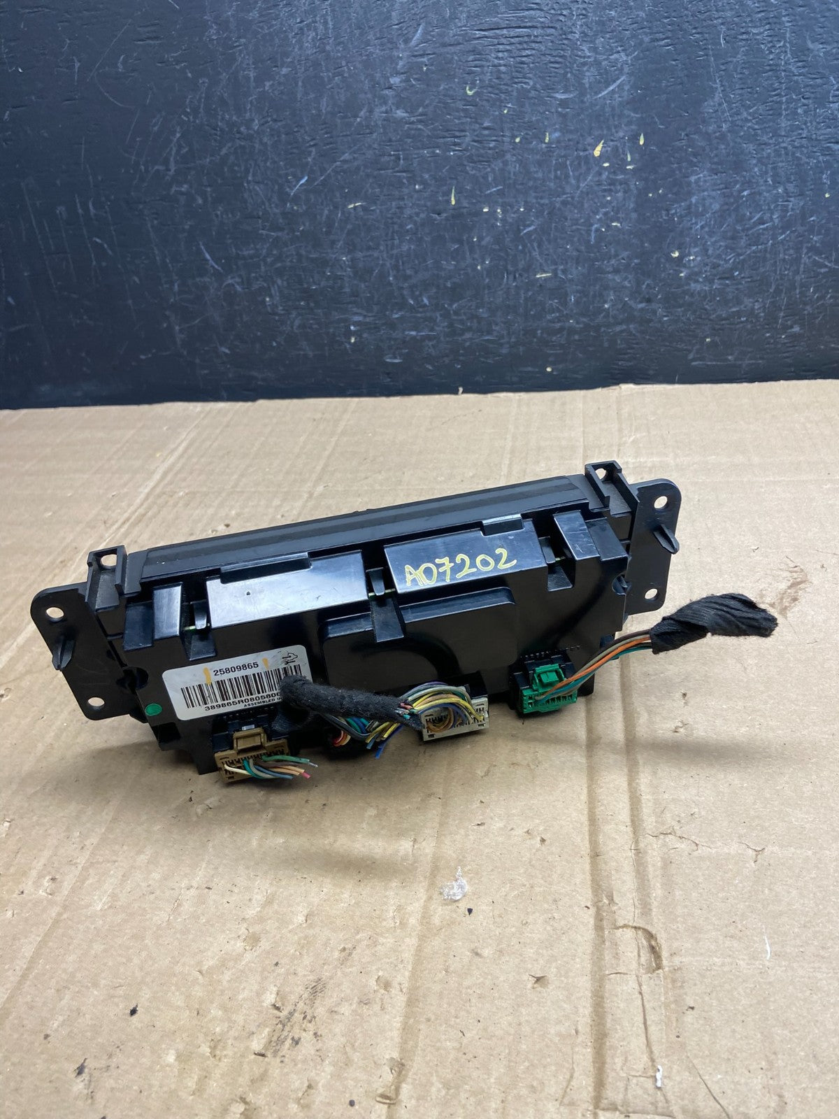 2007 to 2011 Cadillac Escalade AC Heater Climate Control Panel AD7202 DG4