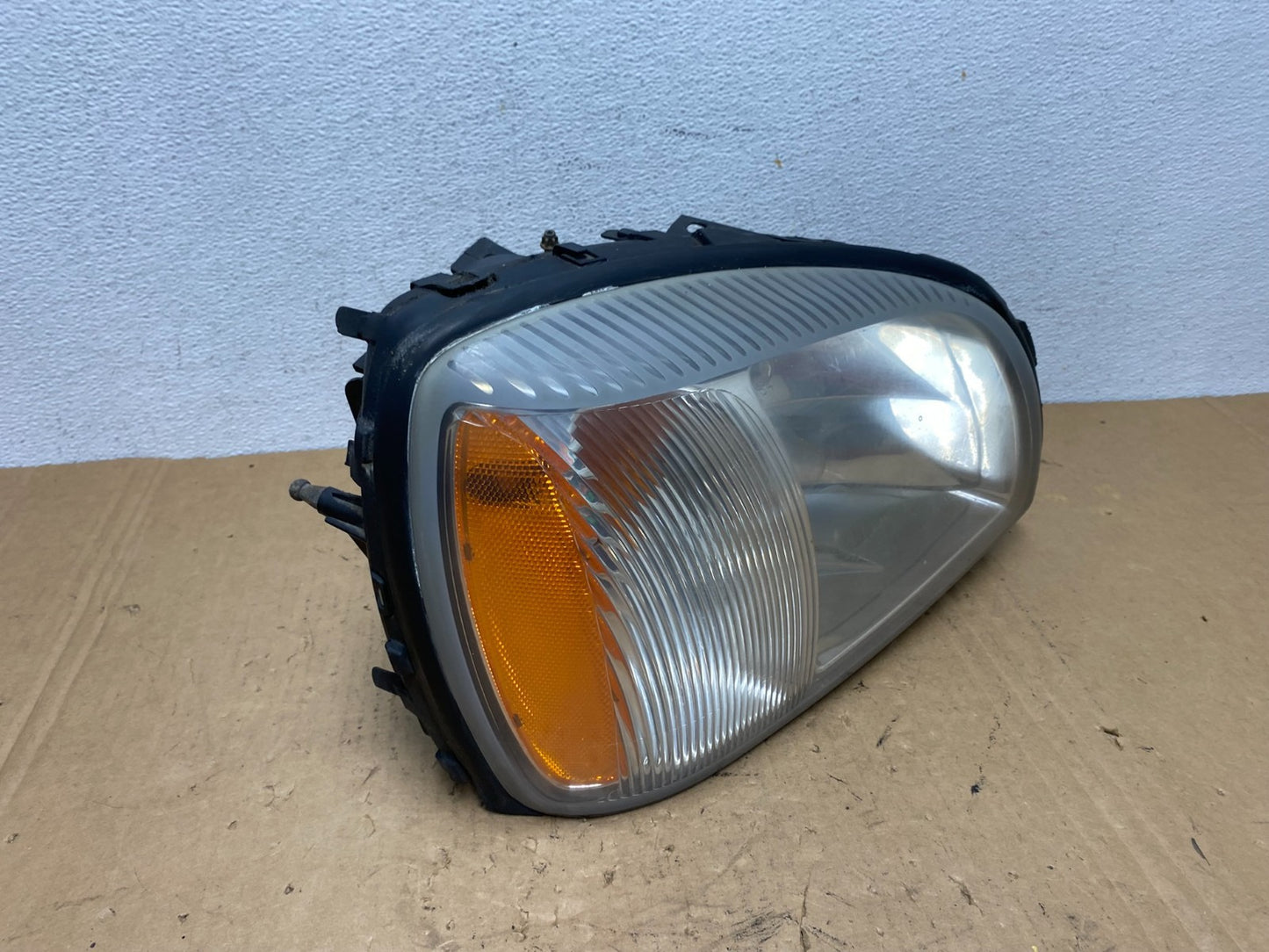 2000 to 2005 Cadillac Deville Right Passenger RH Side Headlight AD3228 DW2