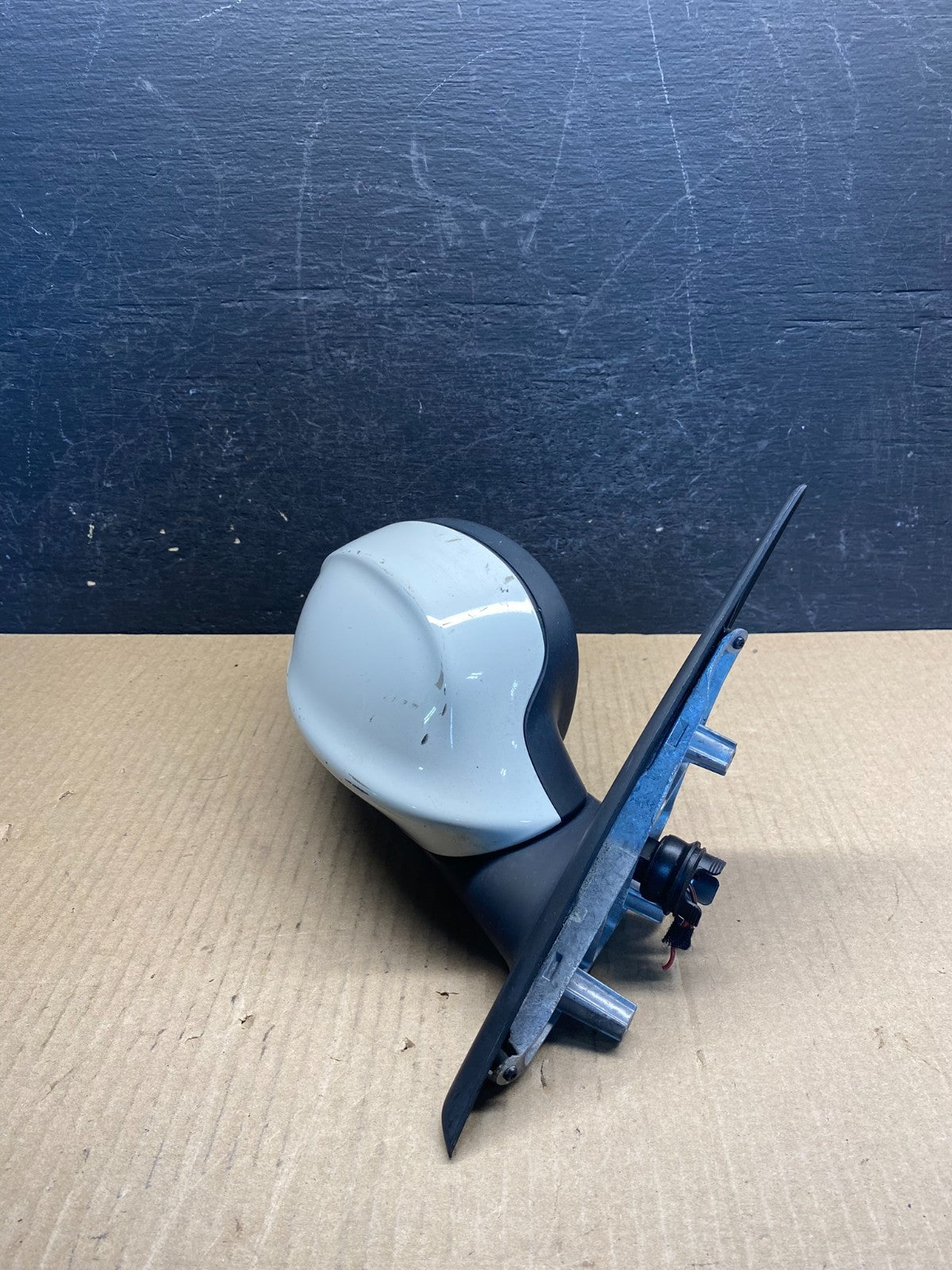 2006 to 2008 BMW 325i Right Passenger Side View Door Mirror AG3942 DW2