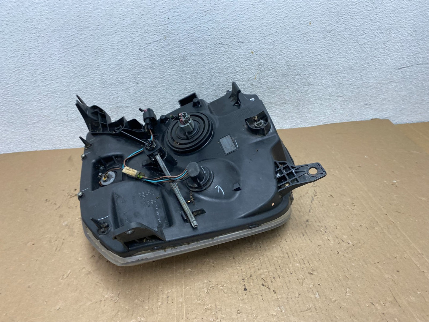 2007-2014 GMC Yukon Halogen Headlight Right Passenger Side AD8832 DW5