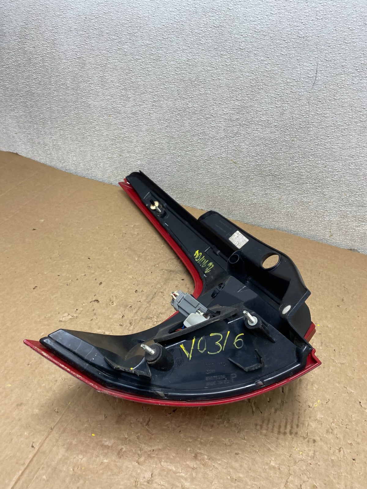 2009 to 2011 Volvo XC60 Right Passenger RH Tail Light Oem V0316 DW8