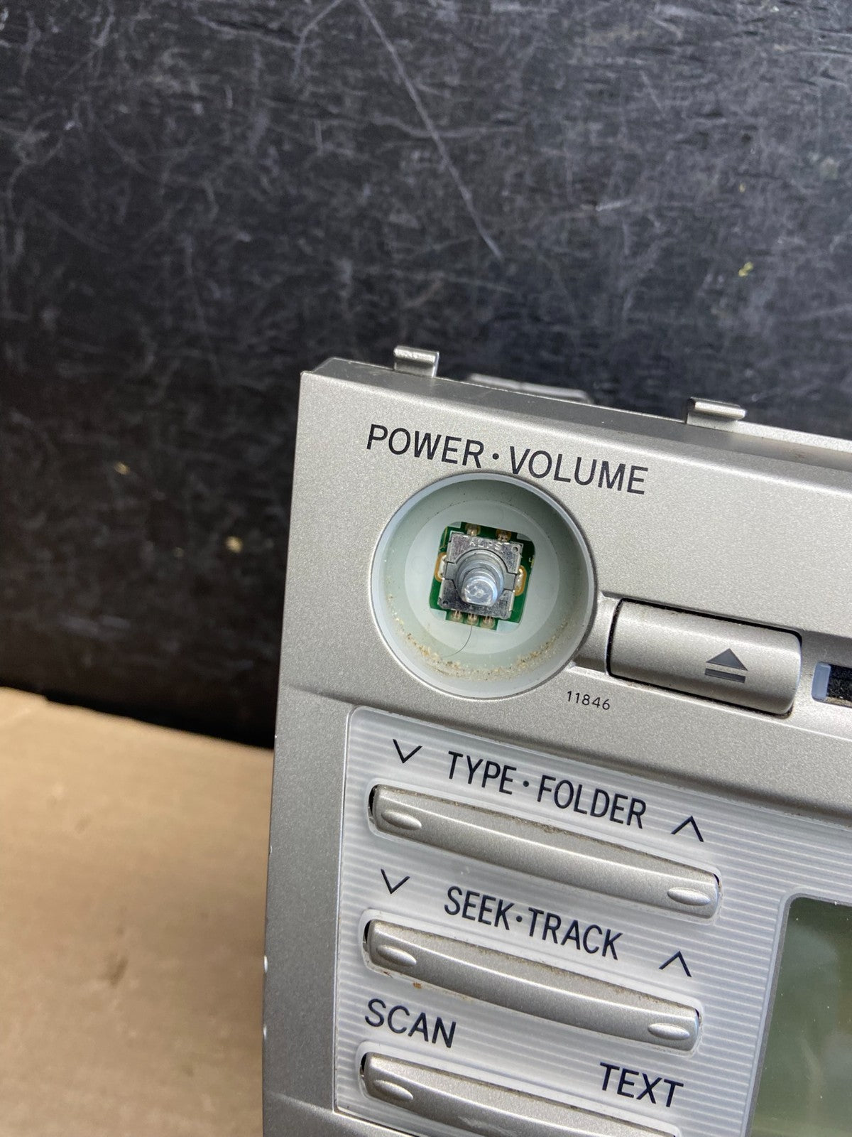 2010 2011 Toyota Camry Radio AM/FM CD Player Climate Control ah3718 DG2