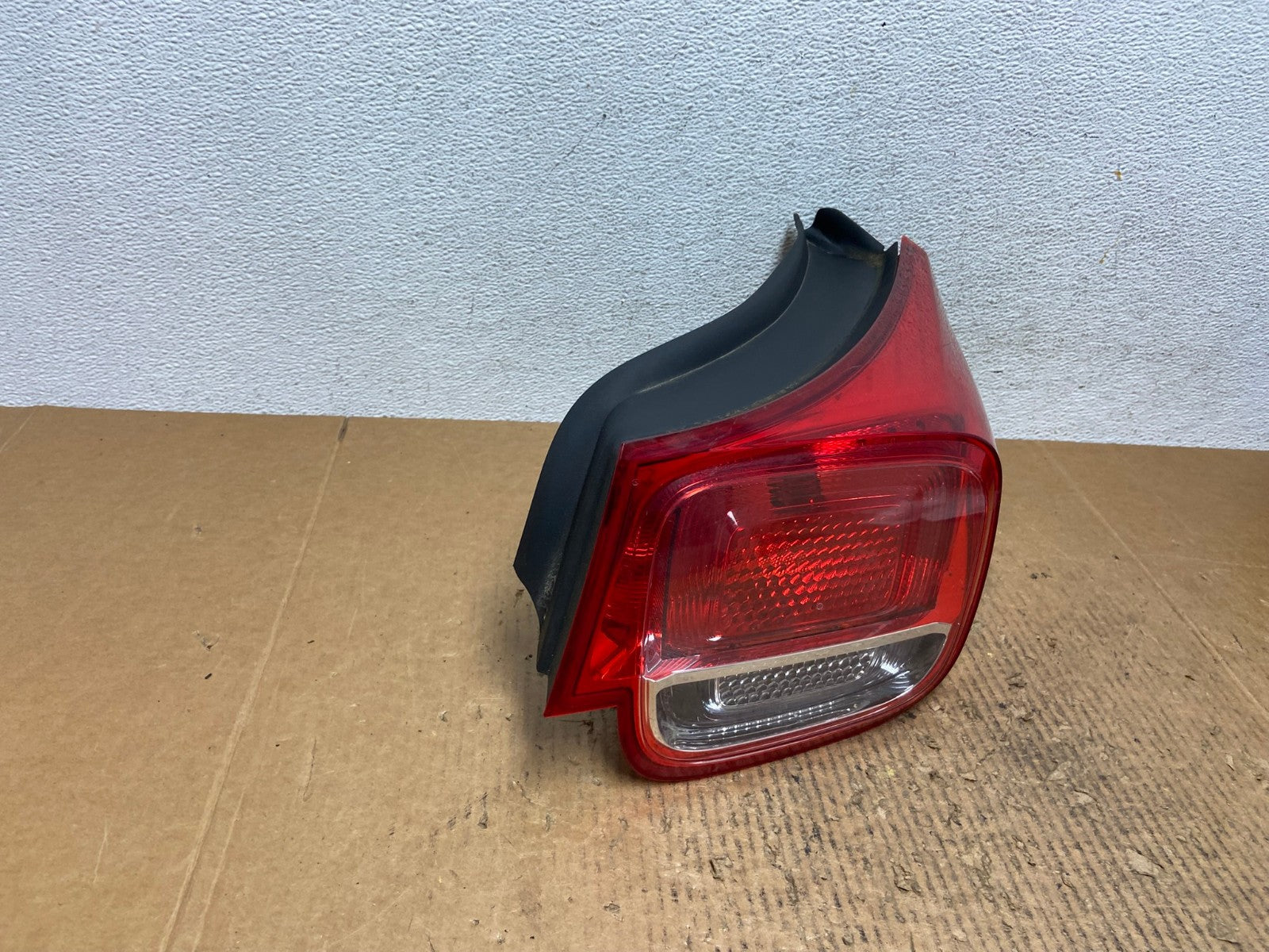 No Led Trim 2013-2015 Chevrolet Malibu Right Passenger Side Tail Light AE1656 LK2