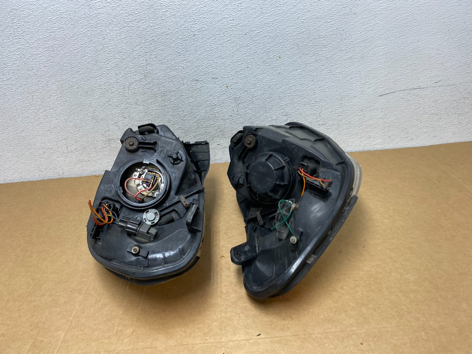 2006 to 2011 Hyundai Accent Sedan Left+Right Halogen Headlights AD5282 DW10