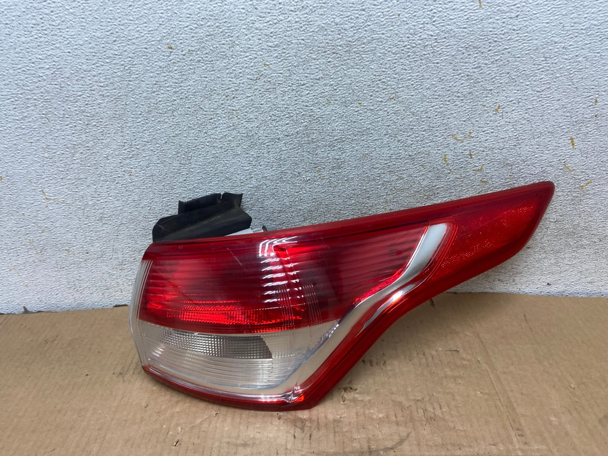 2013 to 2016 Ford Escape Right Passenger RH Side Tail Light AI7025 LK0