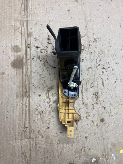 2006 - 2012 Kia Sedona Entourage Right Passenger RH Center Air Vent X6348 DG3