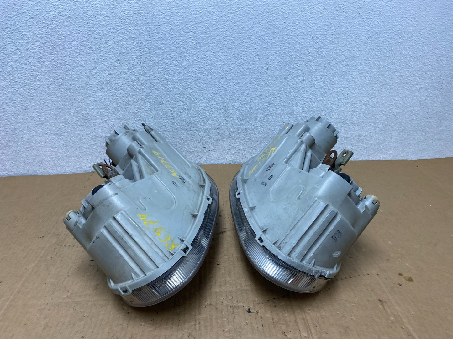 2002 - 2005 Hyundai Sonata Left+Right Headlights Halogen AC7719 DW10