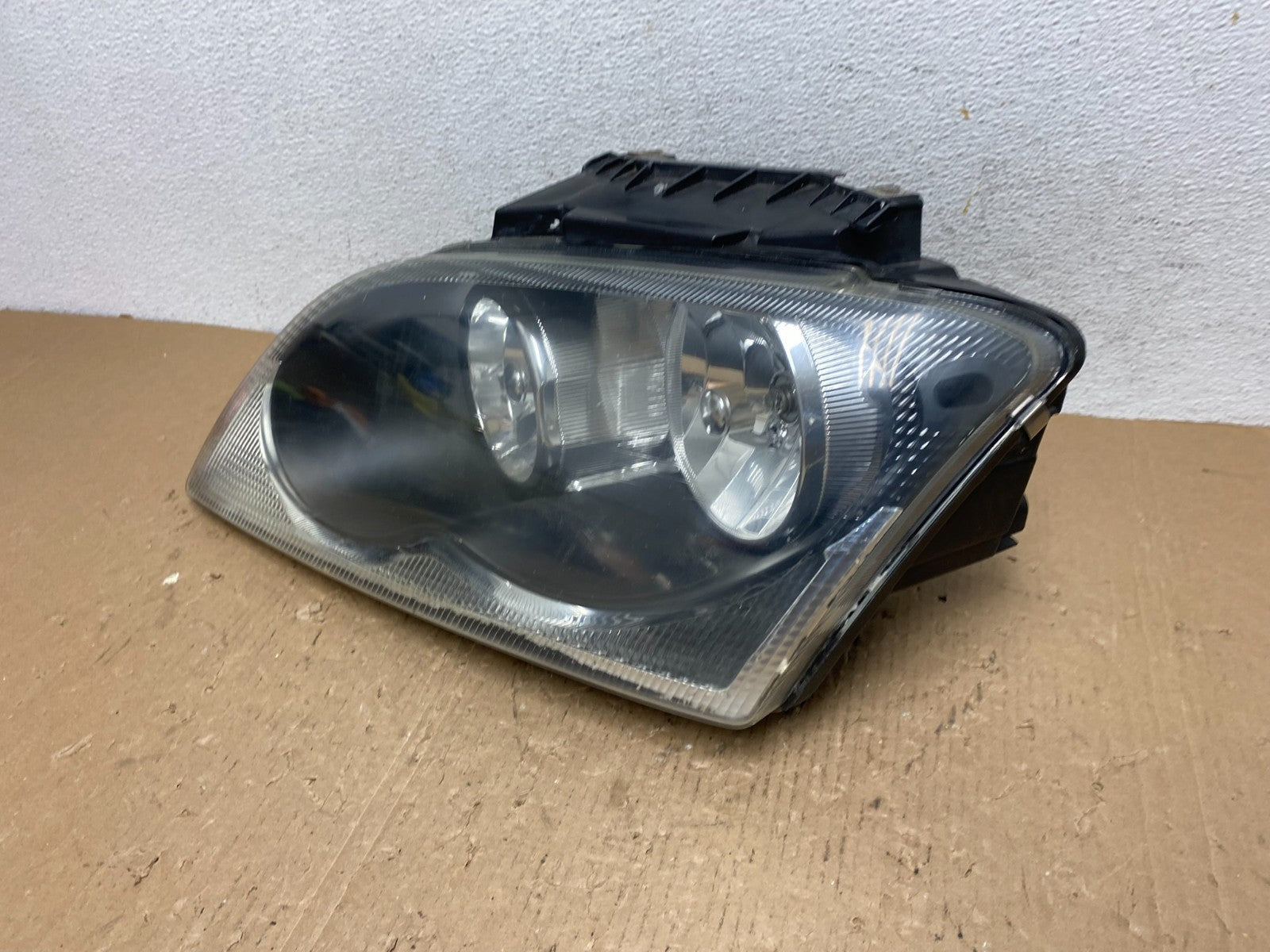 2004 to 2006 Chrysler Pacifica Headlight Left Driver LH Halogen AD8762 DW1