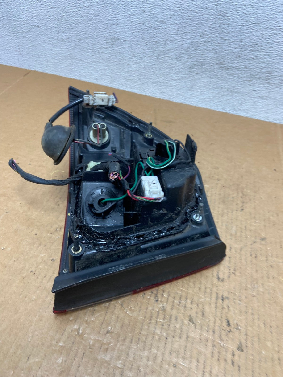 1997 1998 1999 Nissan Maxima Right Passenger RH Side Tail light AE0573 LK6